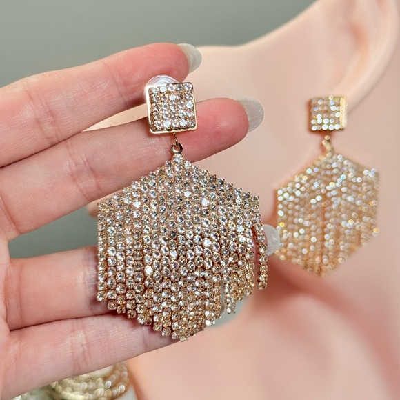 ⚜️ Elegant Dangle Gold Earrings With Crystals - Picture 3 of 8